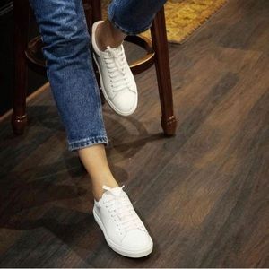 Oliver Cabell Low 1 white sneakers in size US 9. 100% leather, made in Italy.
